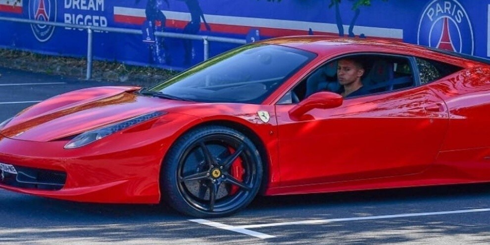 Marquinhos e la sua Ferrari 458 Italia