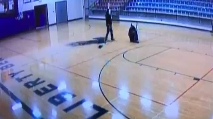 Custode del canestro come Lebron James
