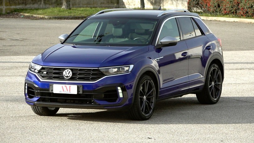 Prova su strada Volkswagen T-Roc R, il SUV da 300 cv!