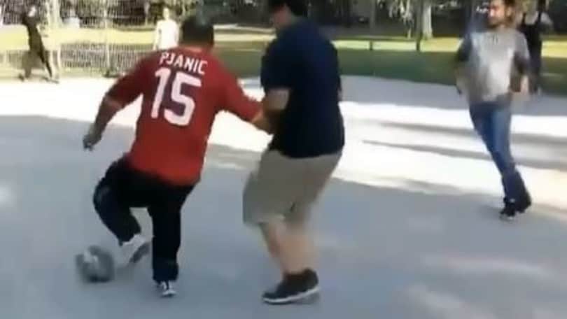 Pjanic si diverte con il suo "sosia" in azione
