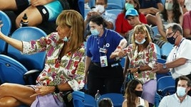 Nadal bersagliato da una tifosa: dito medio e allontanata di peso