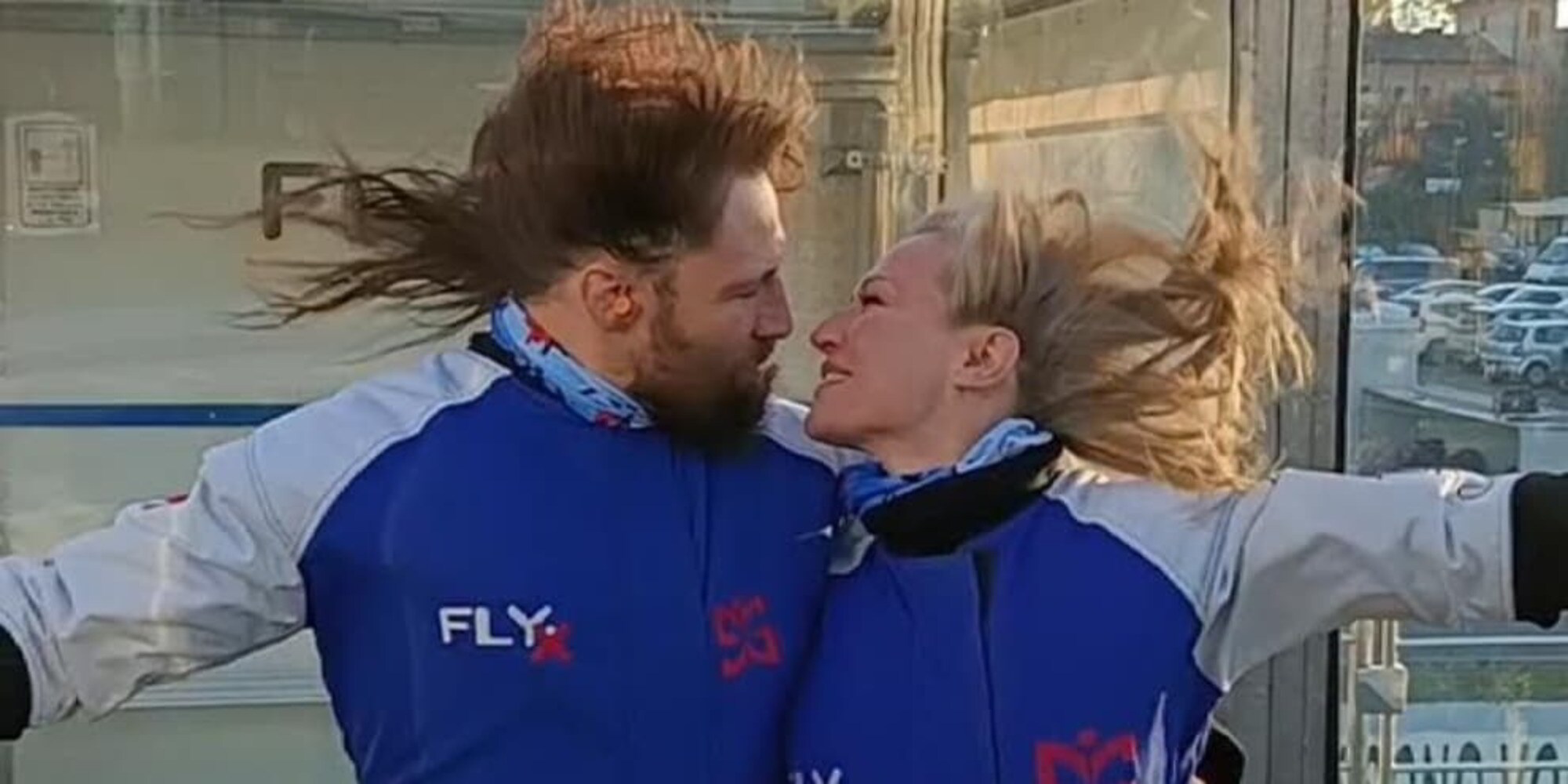 Martín Castrogiovanni e Daniela Marzulli, bacio d’amore in “volo”