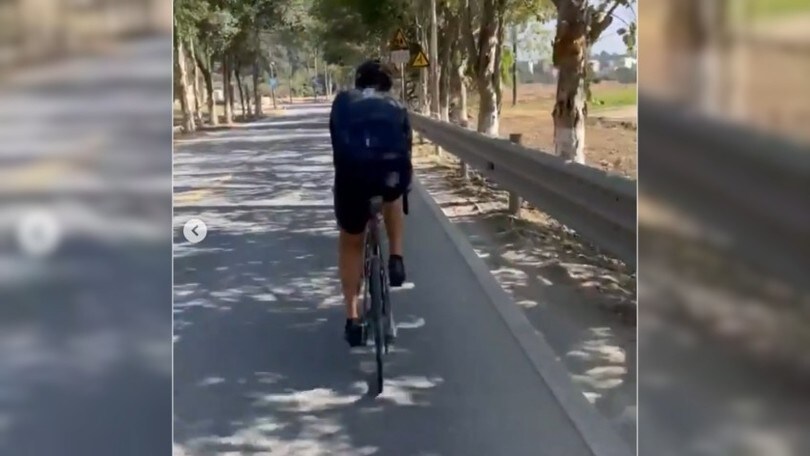 Cannavaro, che sprint in bici!