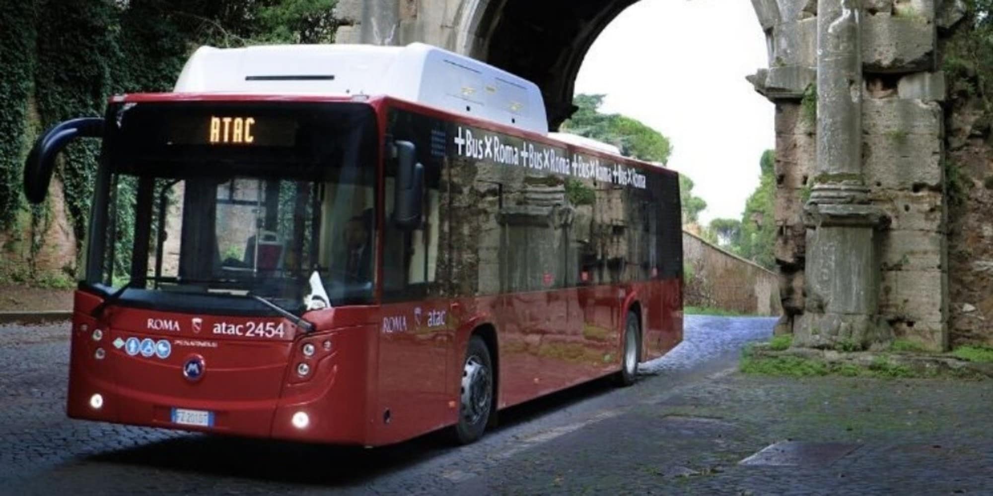 Follia a Roma: accoltellato sul bus dopo aver chiesto di mettere la mascherina