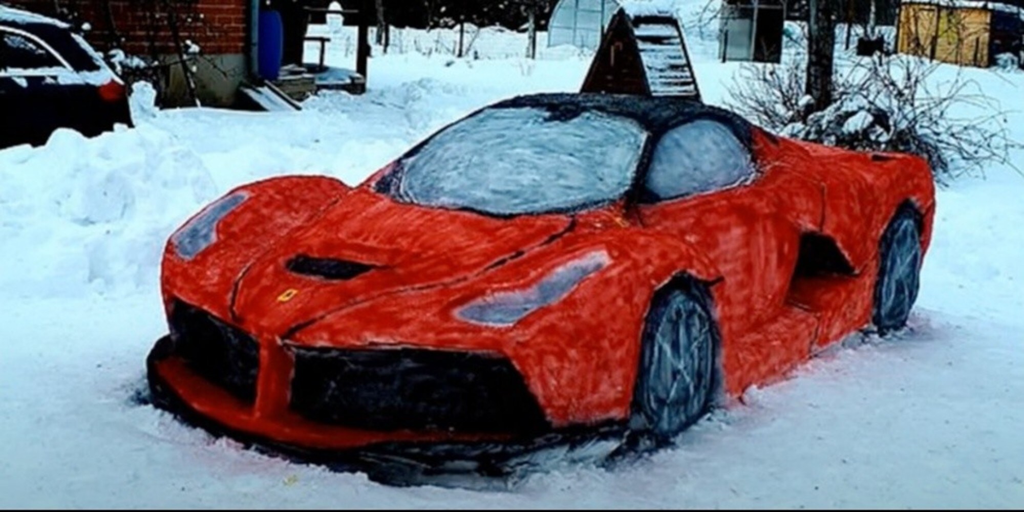 Ferrari LaFerrari di neve per un San Valentino a quattro ruote