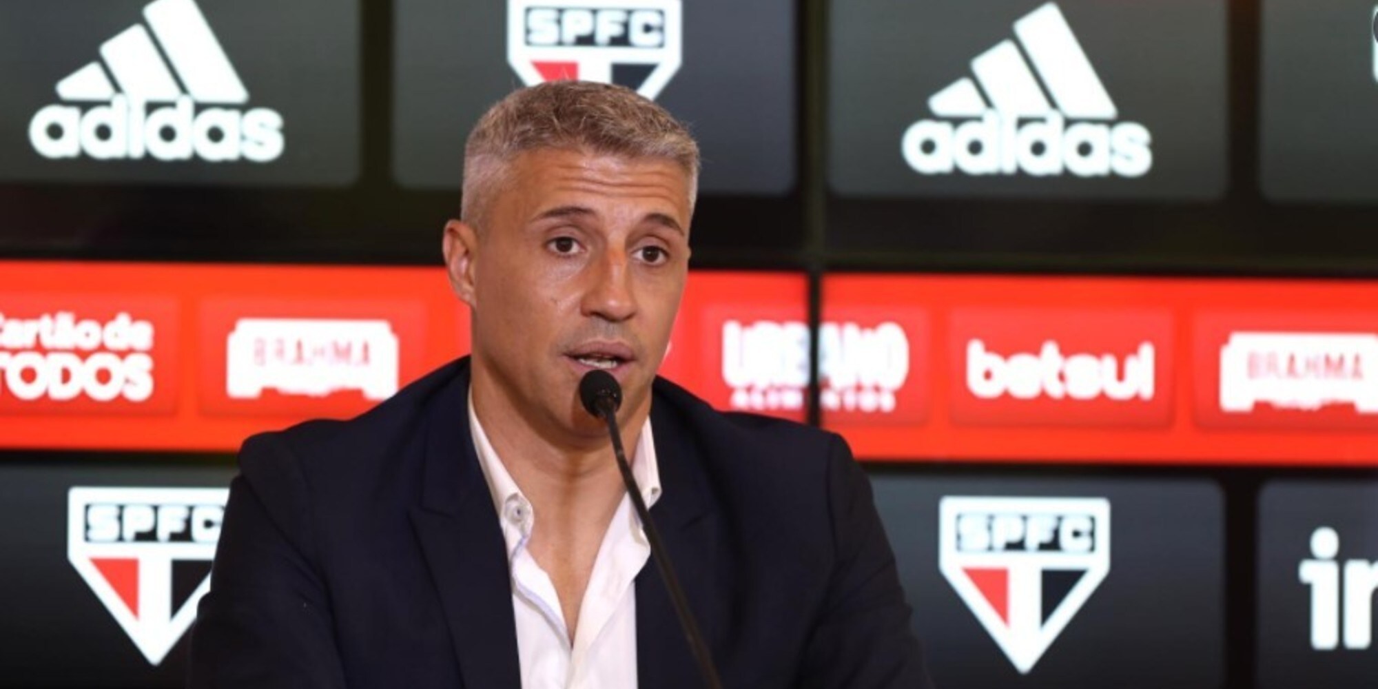 Crespo si presenta al San Paolo: "Voglio vincere con Kakà"