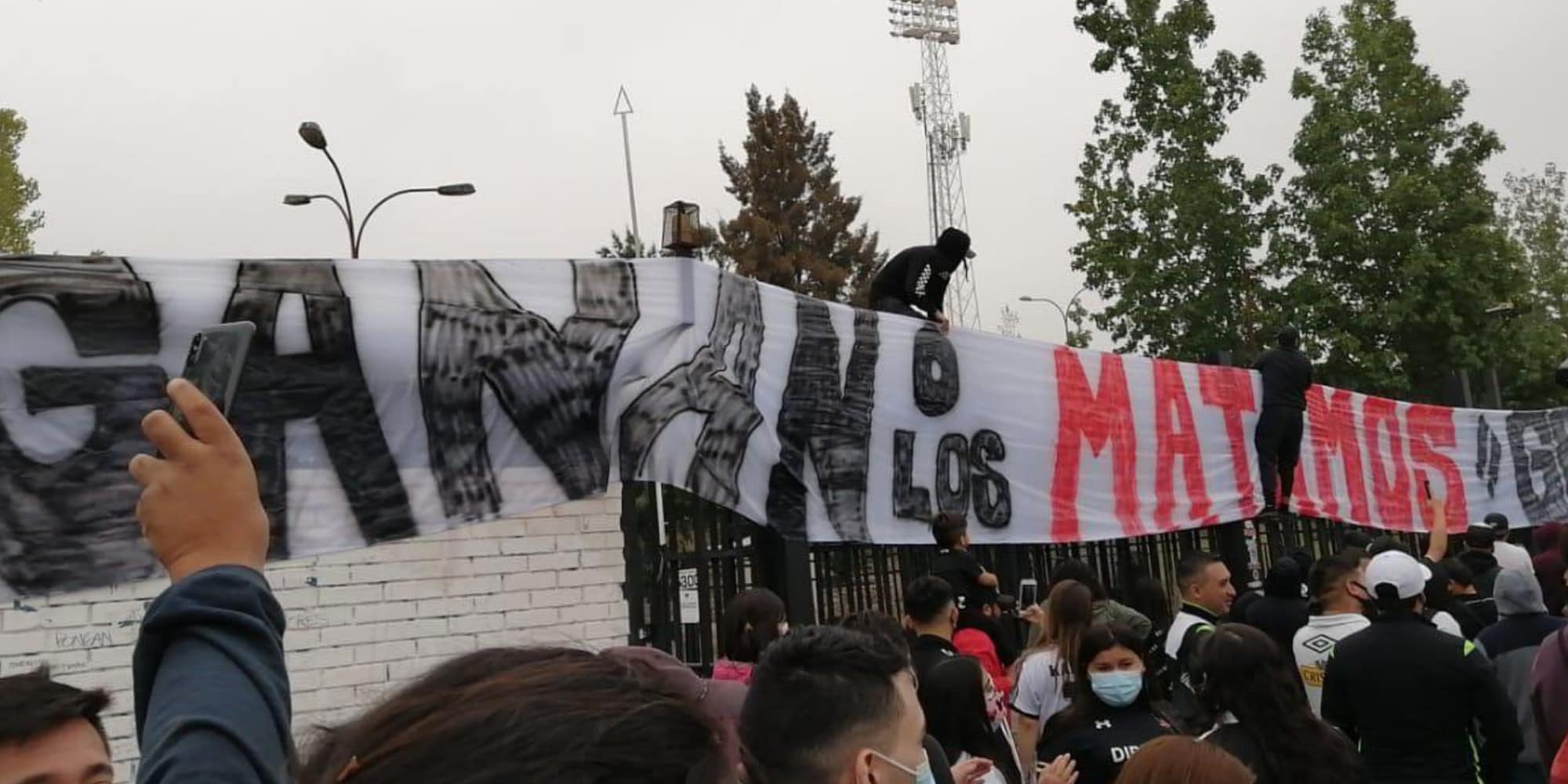 Colo Colo, un gruppo ultrà minaccia di morte i giocatori