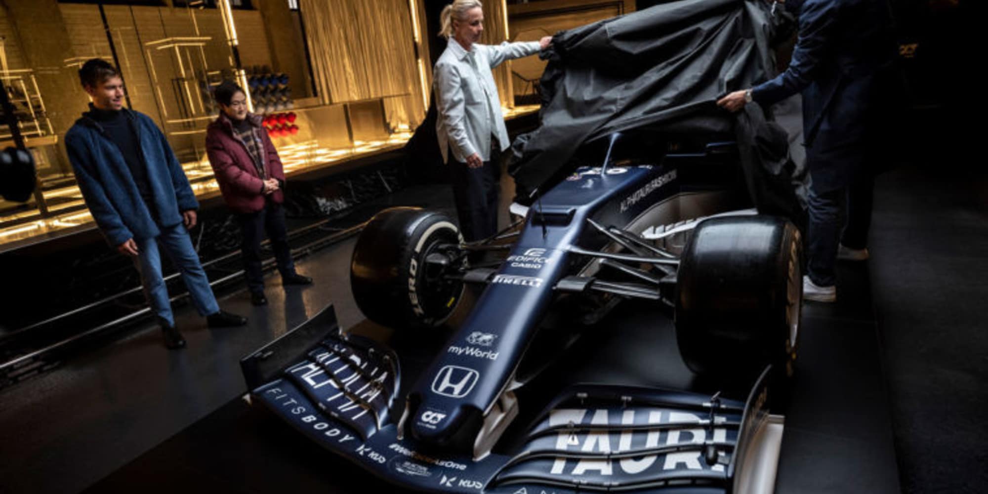 F1, presentata la nuova AT02 del team AlphaTauri