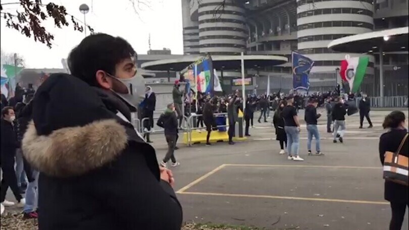 Tensione a San Siro tra le due tifoserie