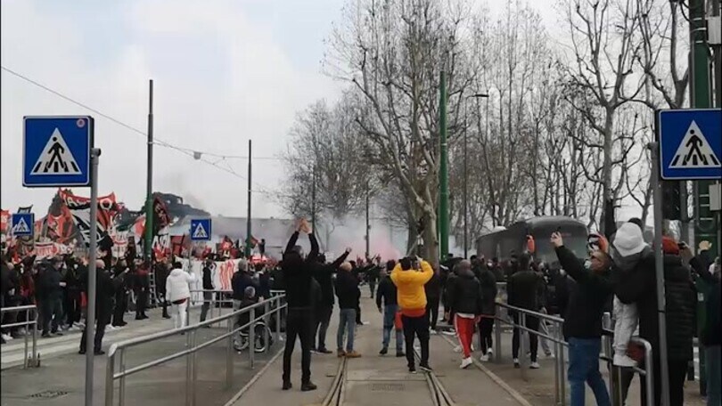 Accoglienza super per il Milan a San Siro!