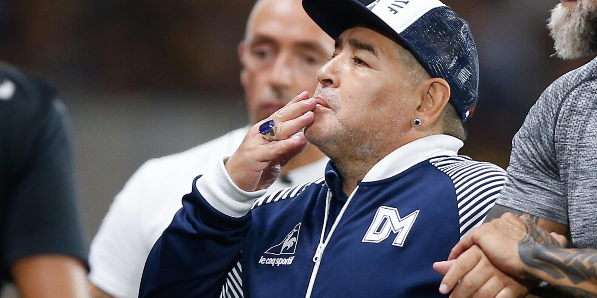 «Più Maradona stava male, meno lo curavano»