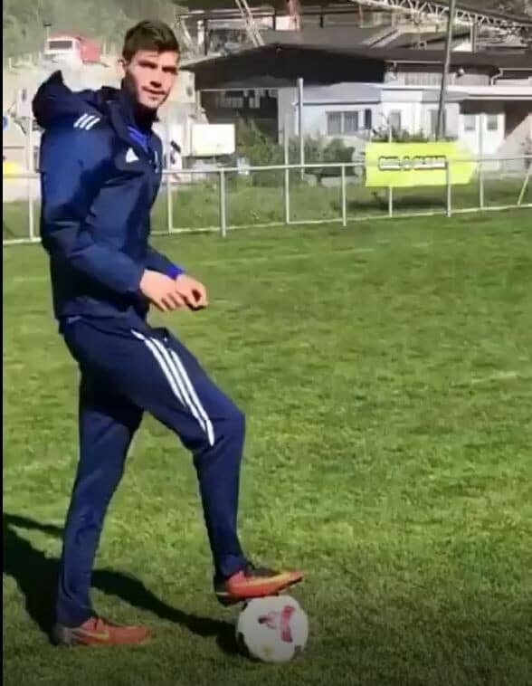 Tiro incredibile! Il vento è così forte che...