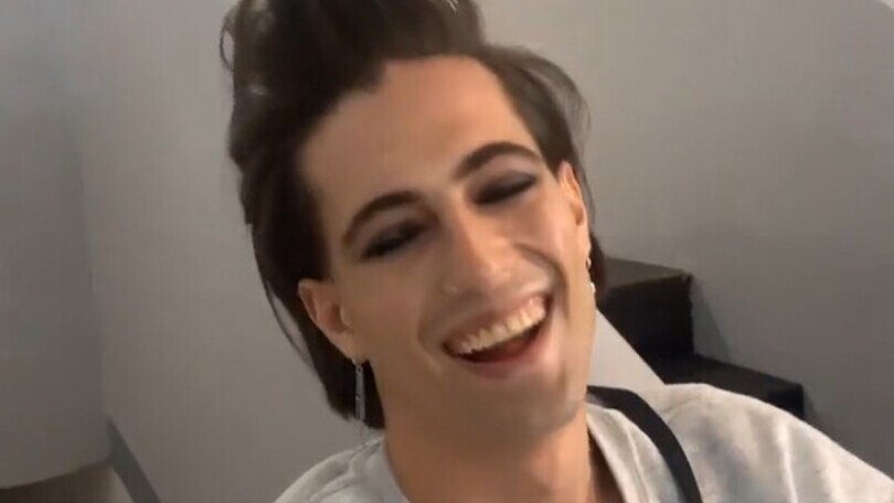 Maneskin, il nuovo look di Damiano. Victoria De Angelis lo prende in giro