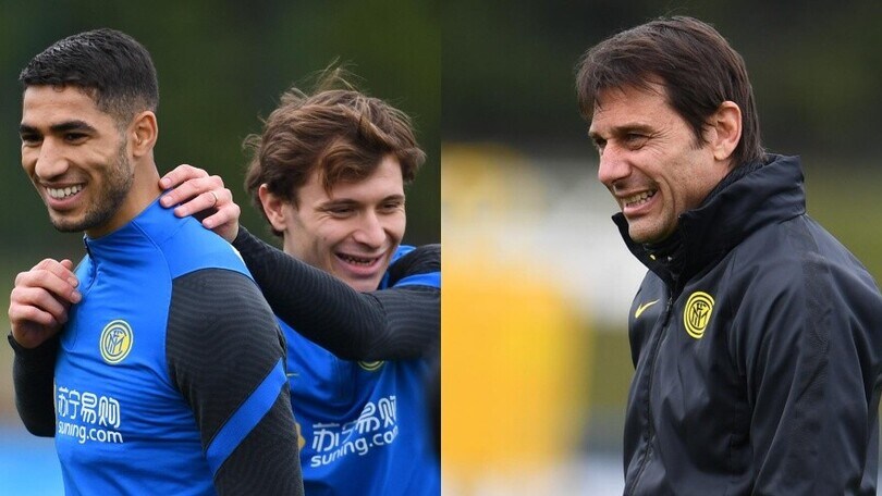 Inter, Barella e Hakimi scherzano sotto gli occhi di Conte
