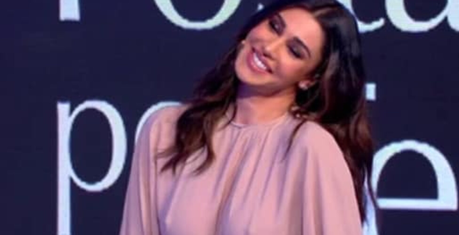 Belen ironica sui social: "Tette piene e labbra gonfie"