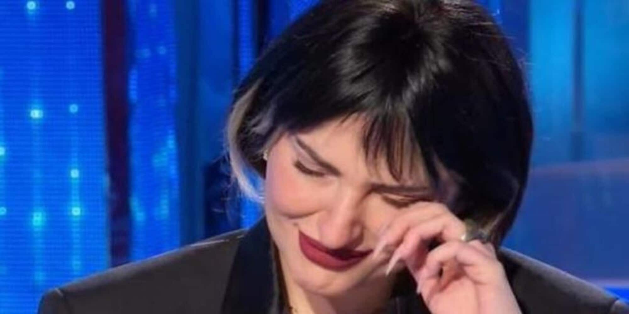 Arisa scoppia a piangere in tv per il compagno