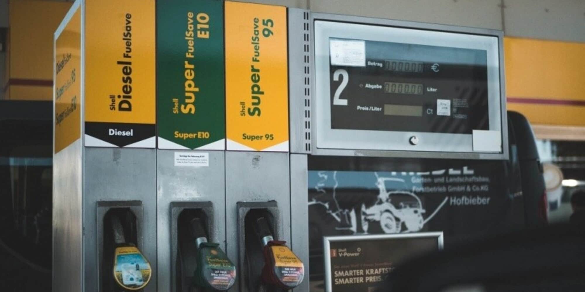 Aumento prezzo benzina: stangata di Pasqua per automobilisti e consumatori