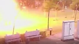 In India un fulmine colpisce 4 persone. Immagini shock