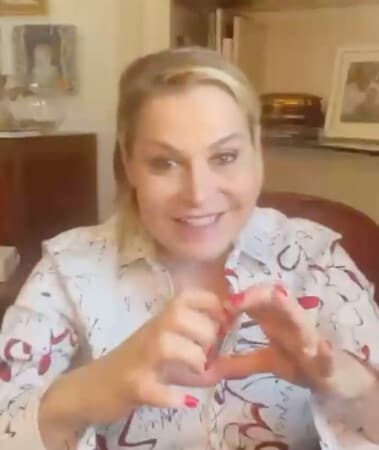 Simona Ventura è ancora positiva al Covid