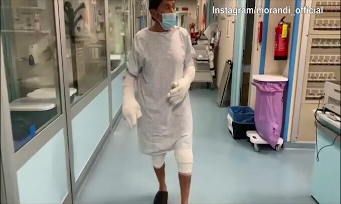 Gianni Morandi, primi passi in ospedale dopo l'incidente