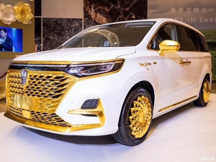 SAIC iMax 8, il SUV cinese dorato