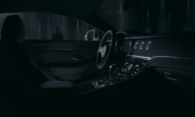 Bentley Continental GT Speed vola a 335 km/h