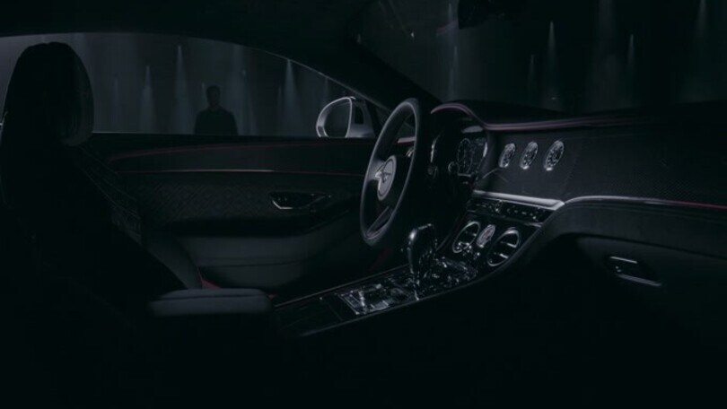 Bentley Continental GT Speed vola a 335 km/h