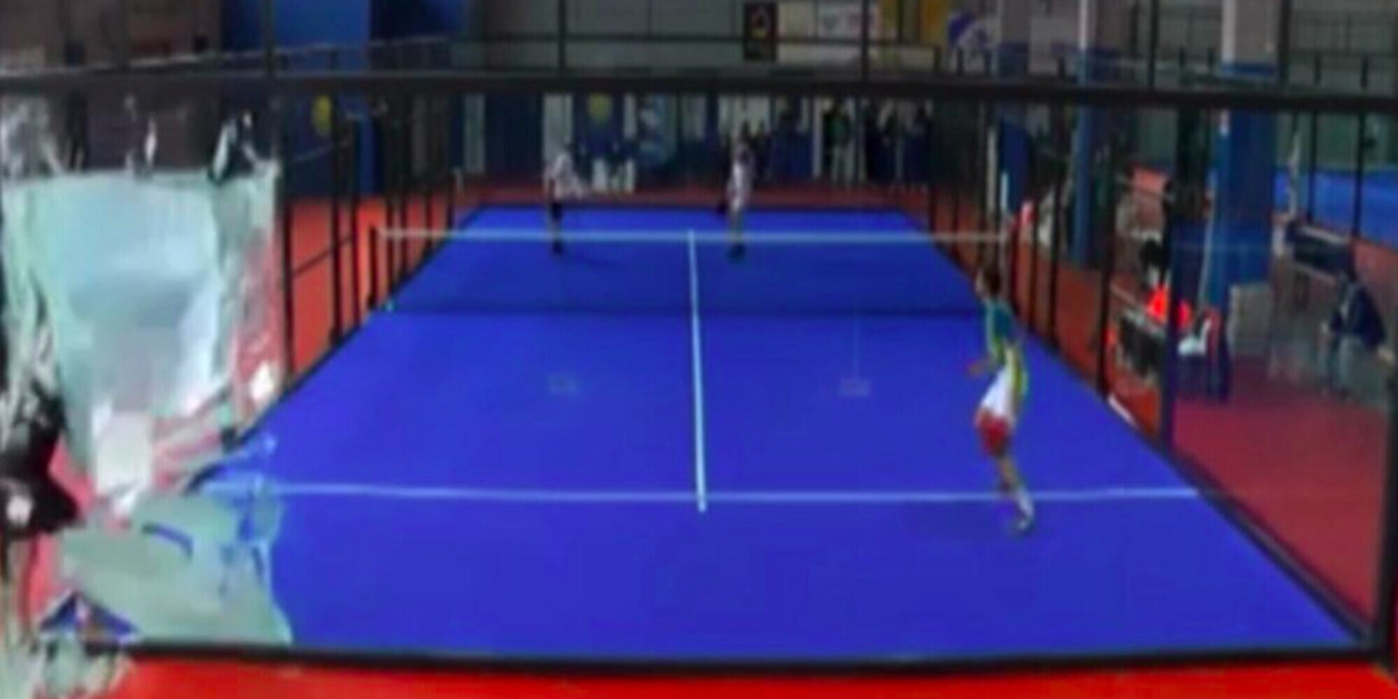 Padel, sfonda il vetro durante una partita: Tinti come Navarro