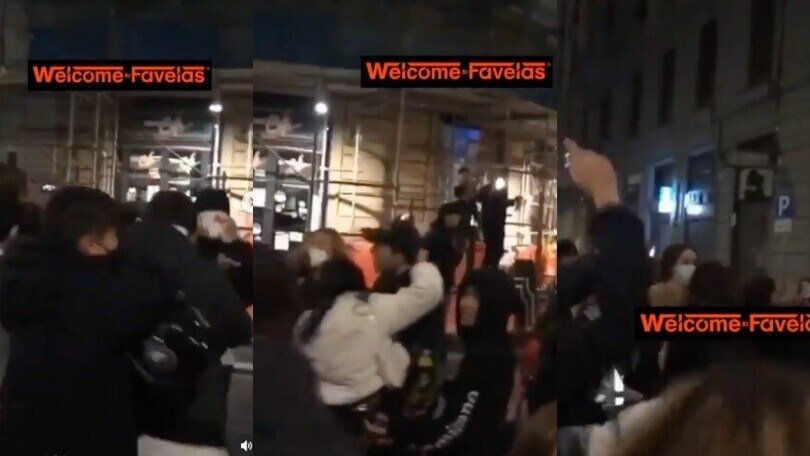 Roma, assembramenti e festa illegale in piazza