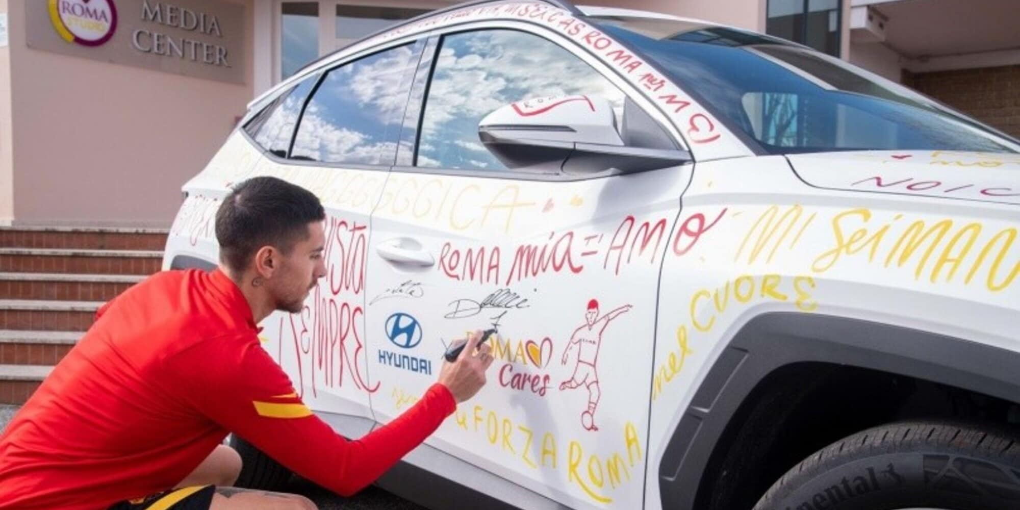 Hyundai e AS Roma: messaggi d’affetto dipinti sulla nuova Tucson