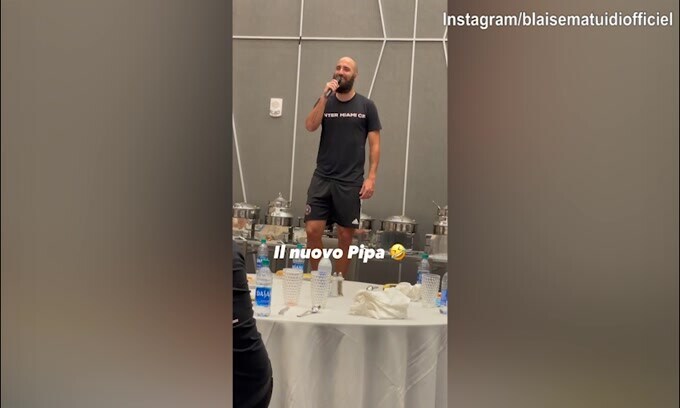 Higuain scatenato sulle note di "Despacito"