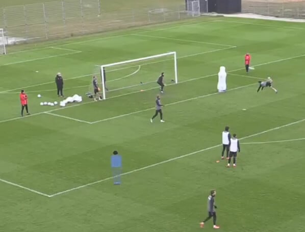 Delaney fa un gol clamoroso! Il portiere non può nulla questa volta