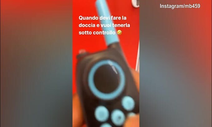 Balotelli, in doccia controllando....la figlia!