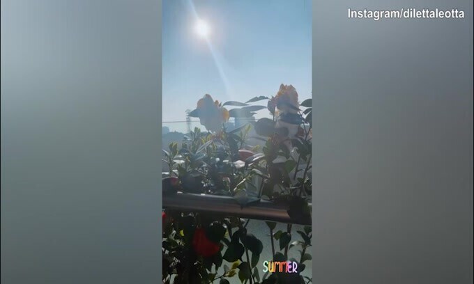 Il sole e il sorriso di Diletta Leotta illuminano Milano