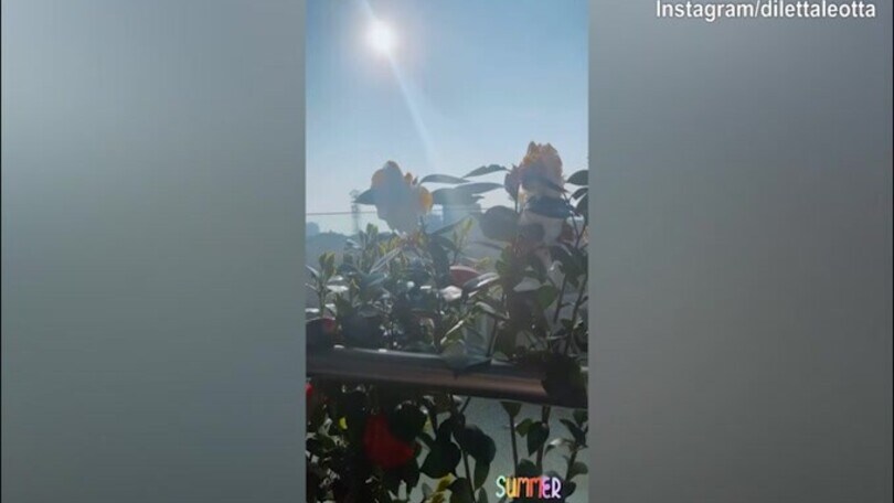 Il sole e il sorriso di Diletta Leotta illuminano Milano
