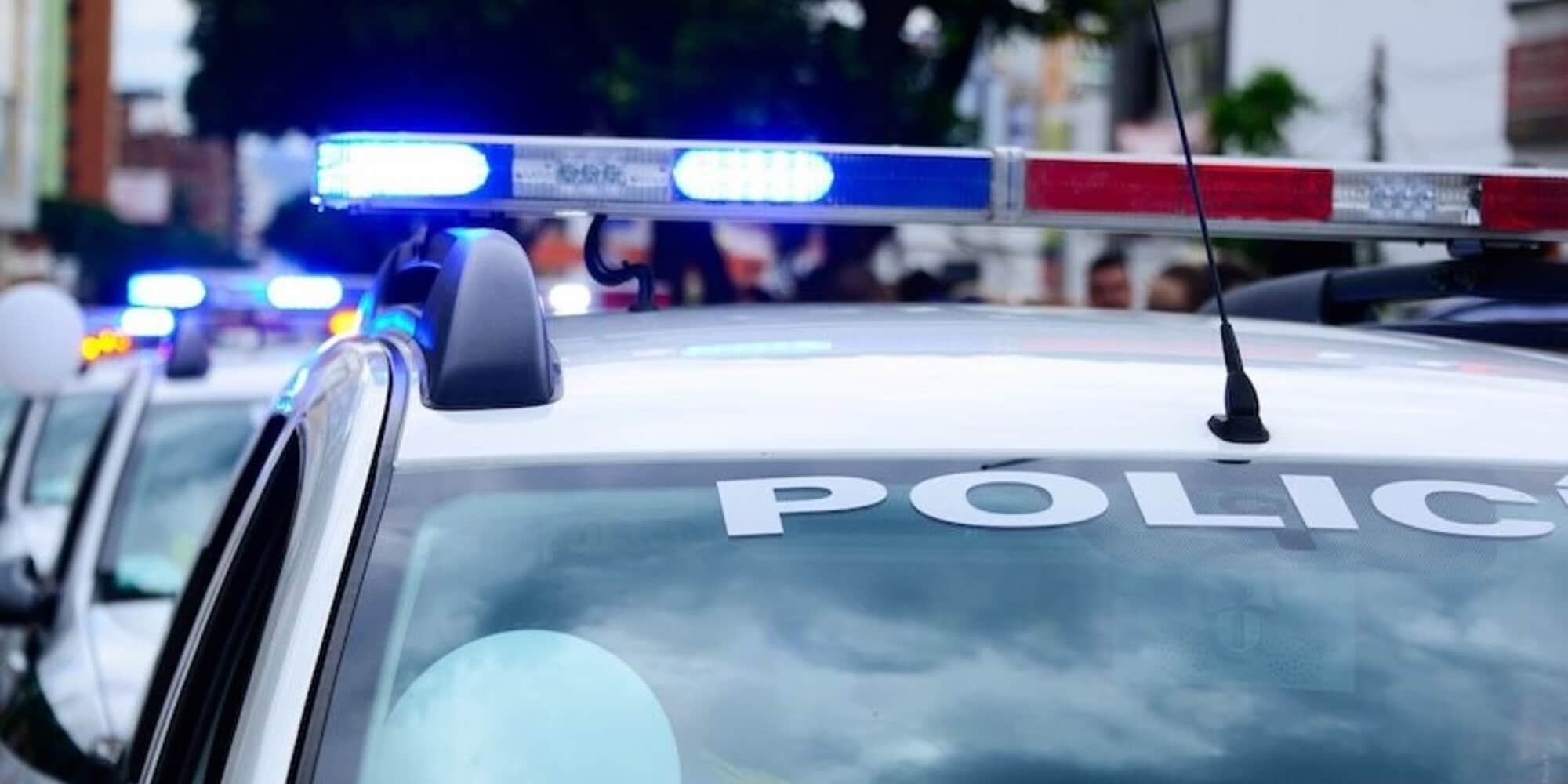 Bolzano, sequestrata finta auto civetta con lampeggiante con droga e armi
