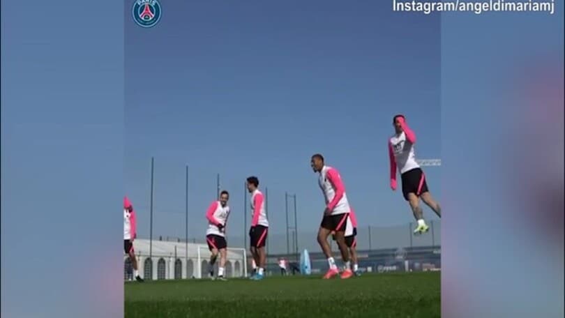 Psg, Di Maria tunnel di tacco a Mbappè