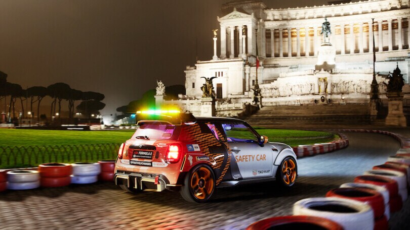 MINI Cooper SE, la Safety Car elettrica debutta all'ePrix di Roma