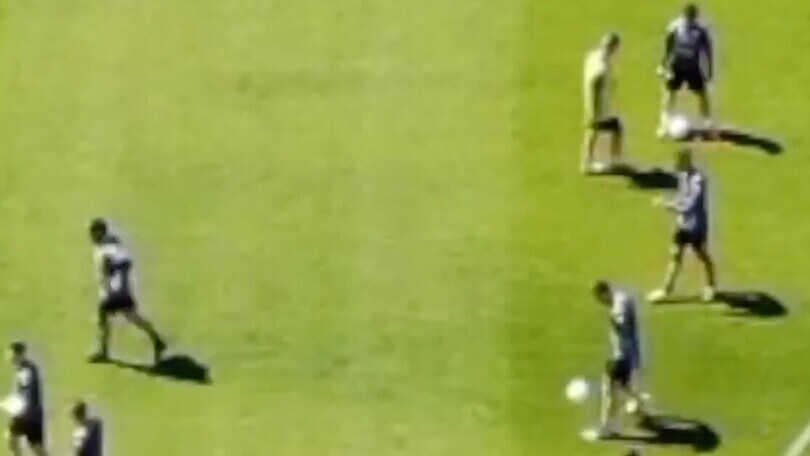Mertens, che numero su Demme in allenamento!