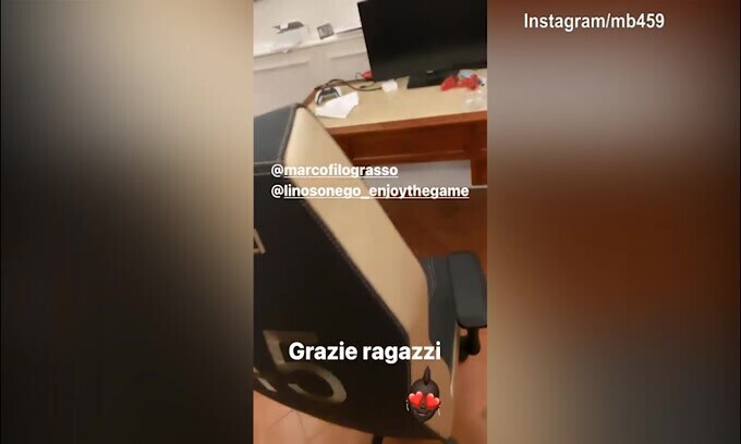 L'ultima trovata di Balotelli: la sedia numero 45