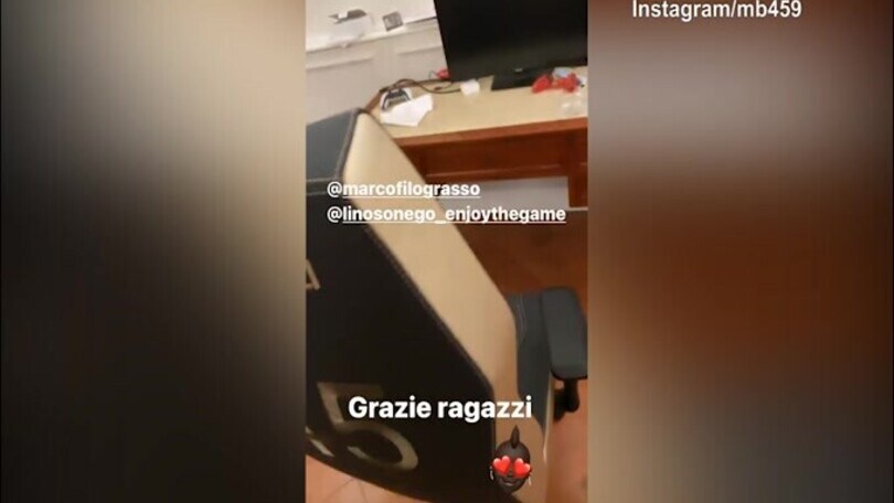 L'ultima trovata di Balotelli: la sedia numero 45