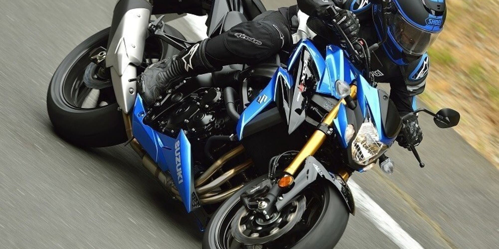 Zona rossa, motociclista indossa la tuta e non viene creduto: 580 euro di multa