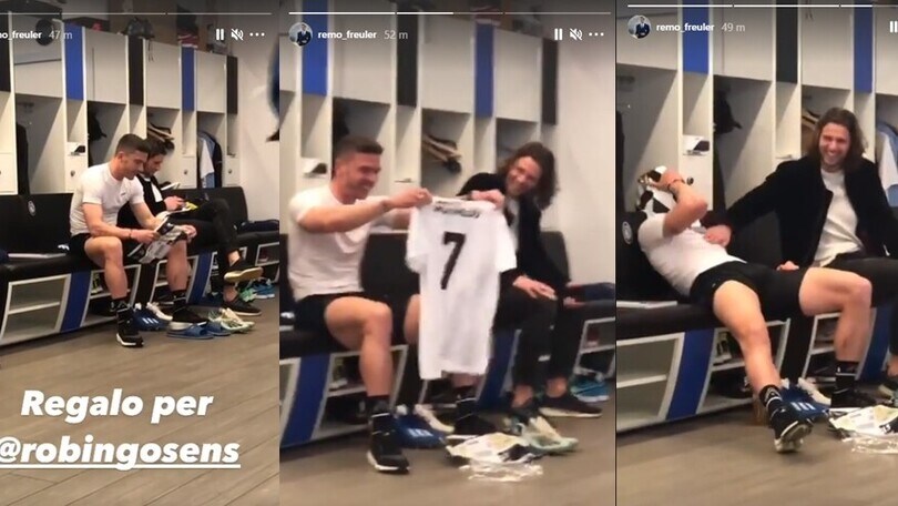 Gosens: CR7 non gli ha dato la maglia. Ci pensano i suoi compagni