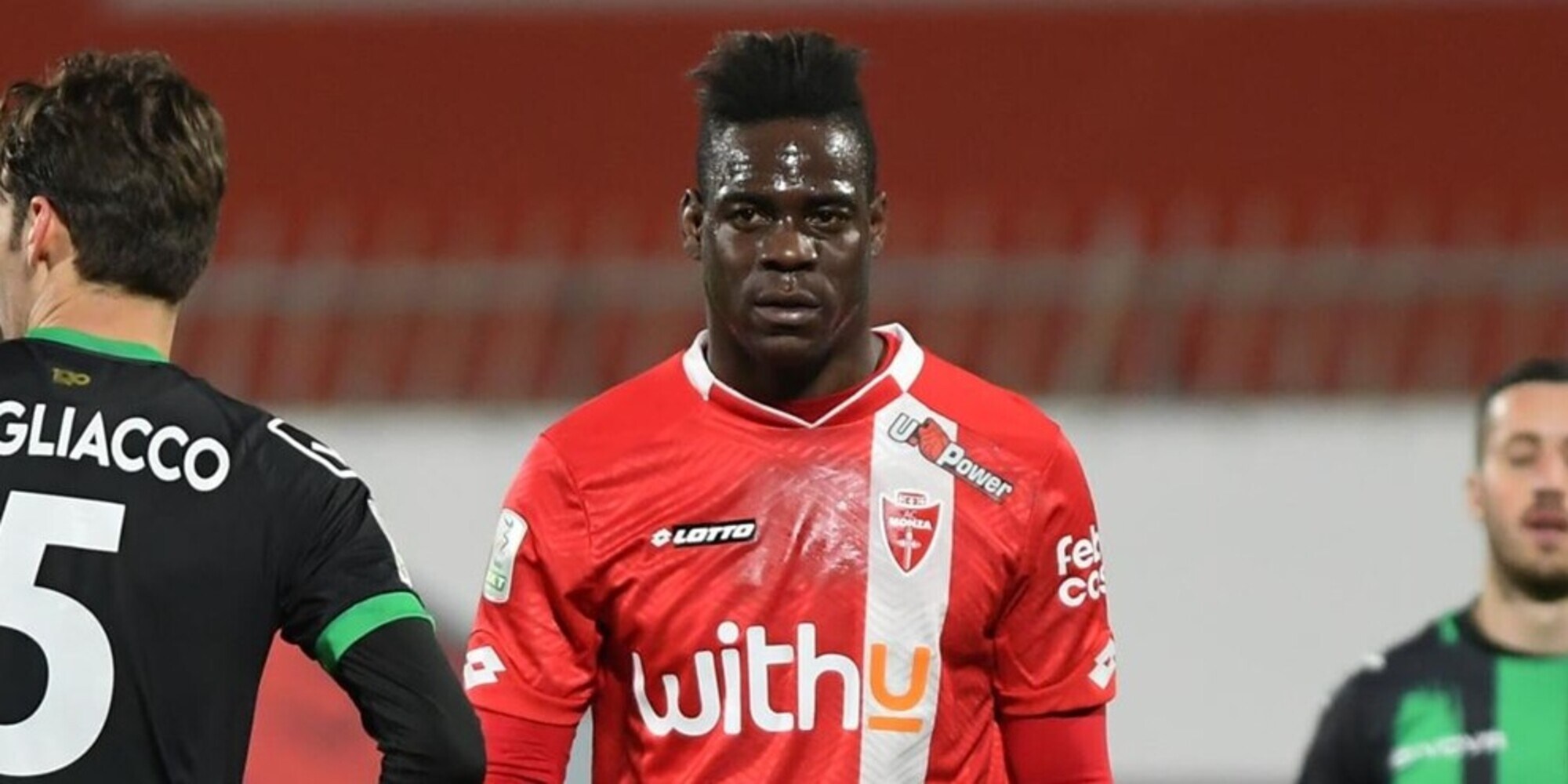 Picchia la compagna perché ossessionato da Balotelli: chiesti 13 anni