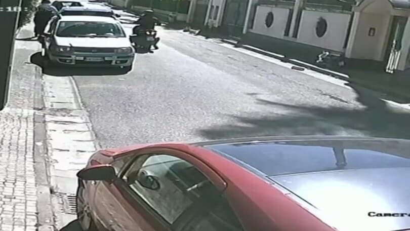 Range Rover Evoque rubato in 30 secondi a Napoli
