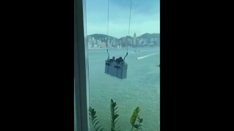 Lavavetri o trapezisti? E’ impossibile pulire i grattacieli così