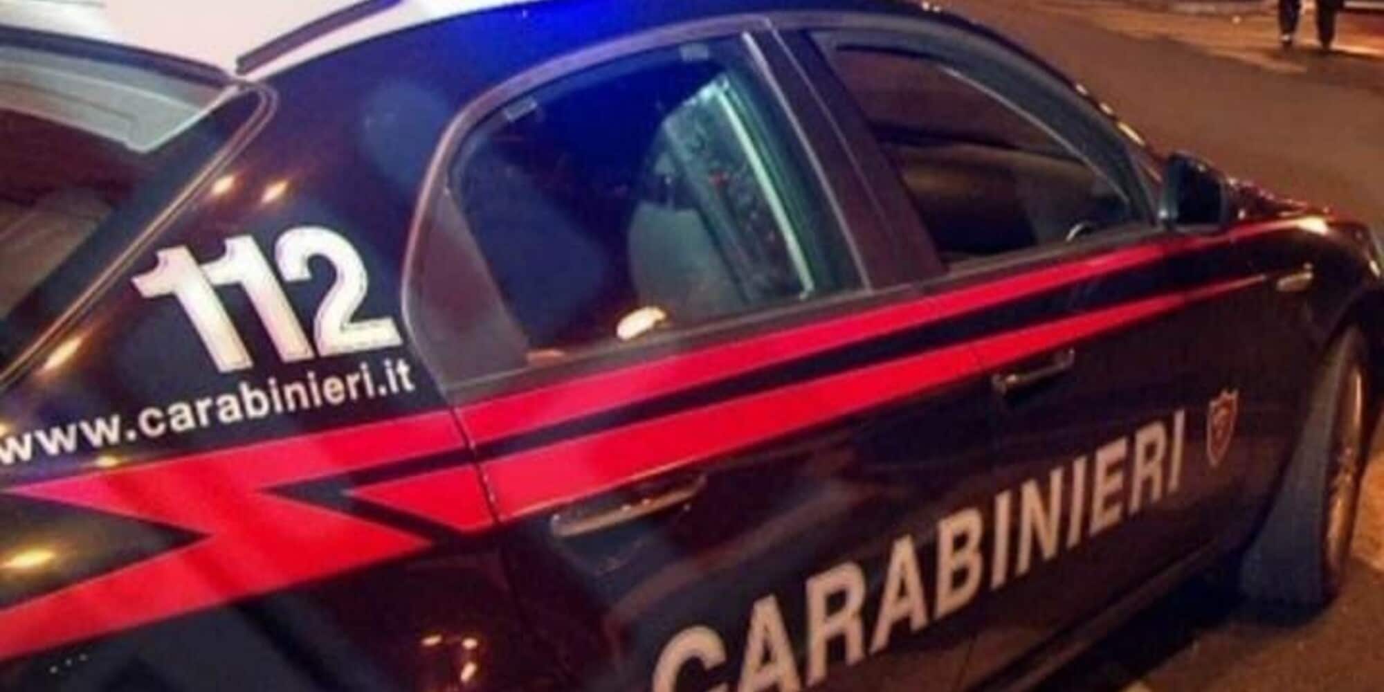 Scappa in auto con la droga: inseguimento folle tra rotonde contromano e semafori rossi