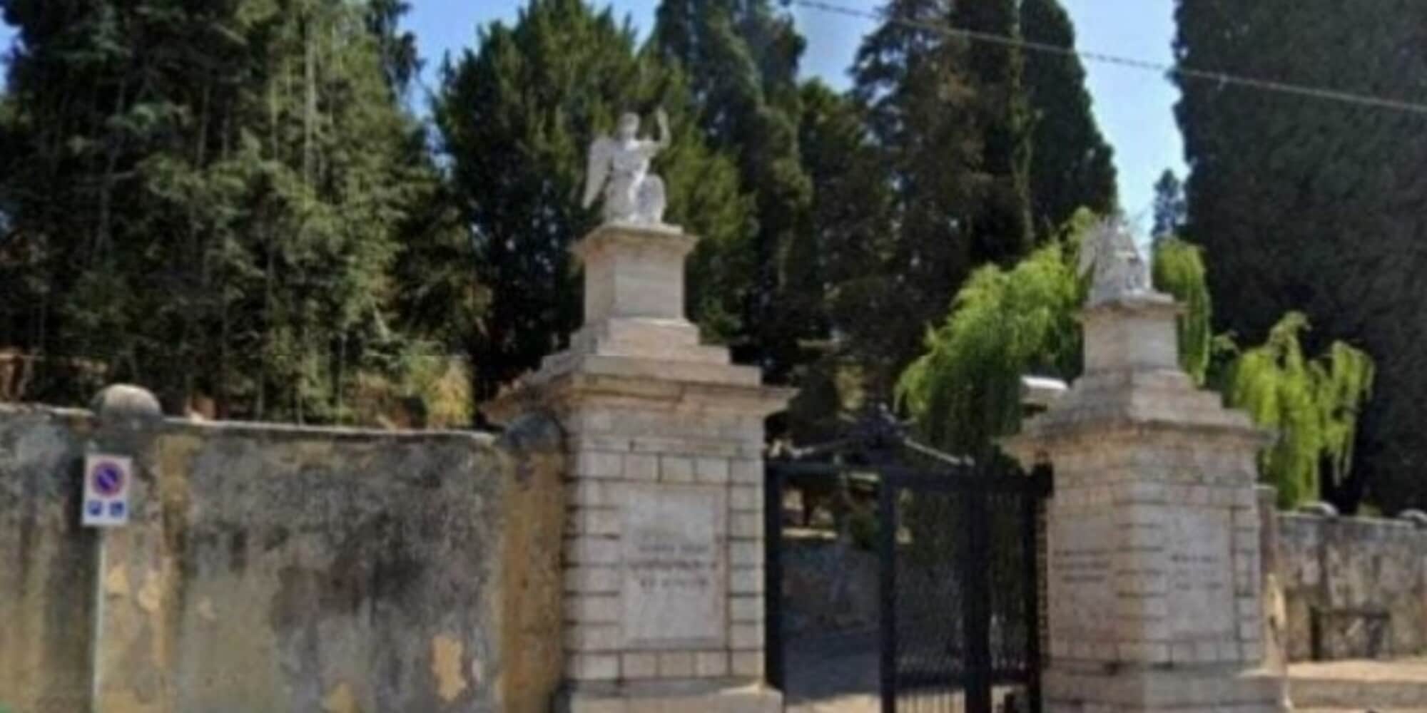 Shock a Latina: sesso e droga al cimitero, arrestato custode