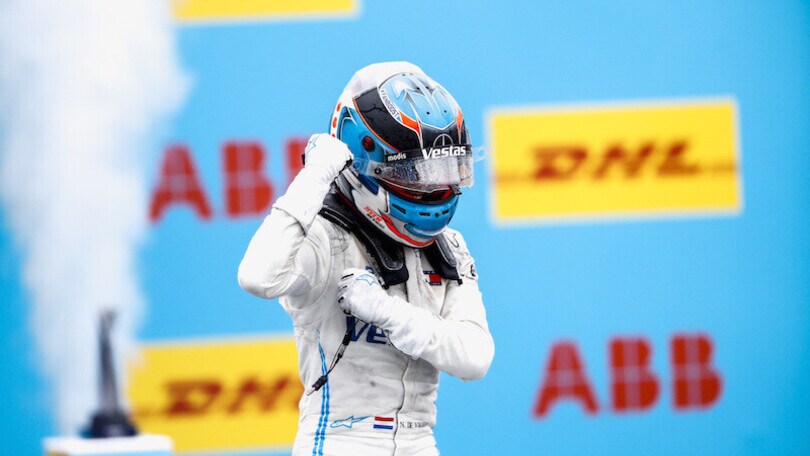 ePrix Valencia: Da Costa si ferma, vince De Vries