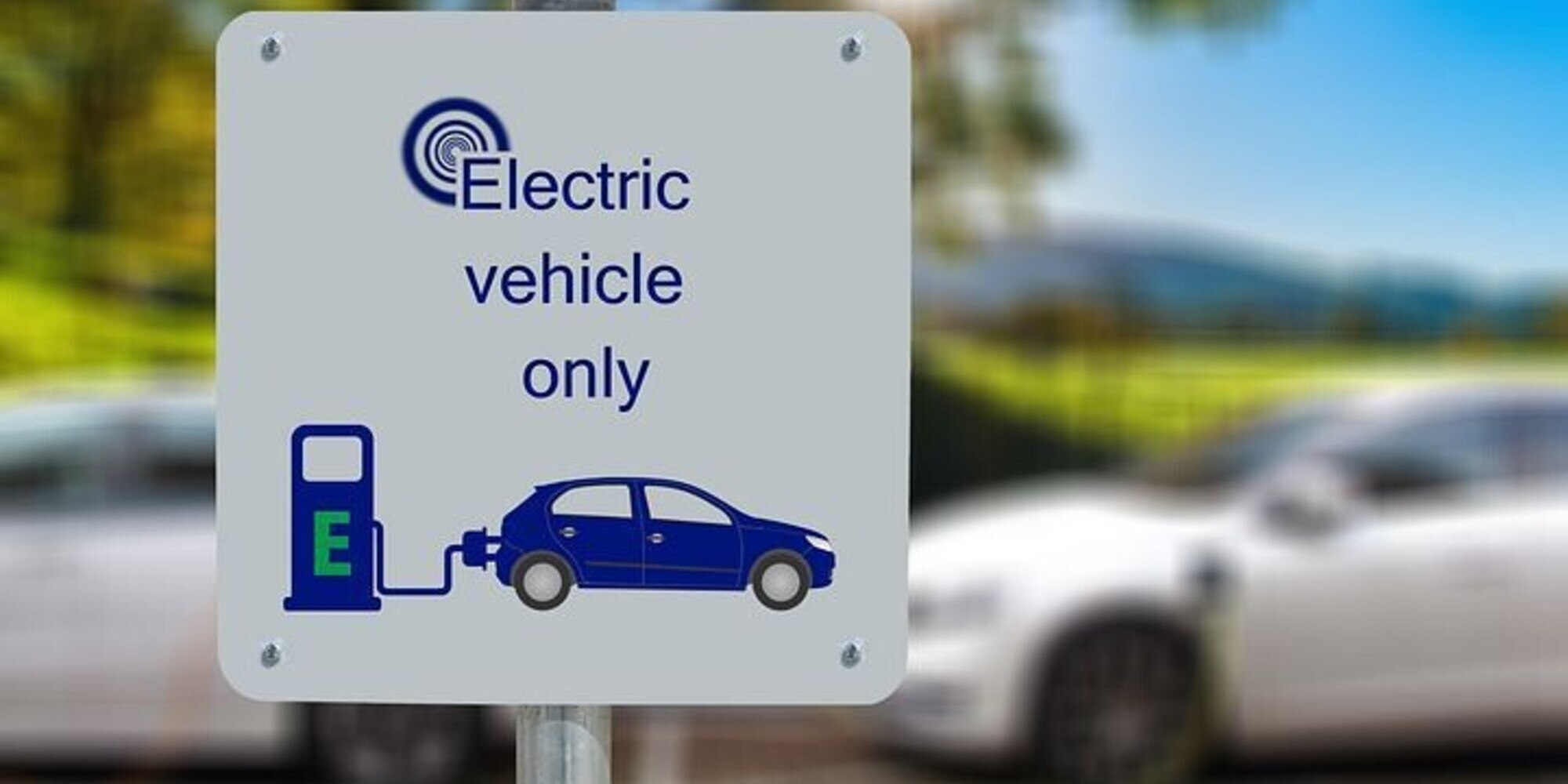 L'appello alla Ue: «Dal 2035 in commercio solo auto elettriche»